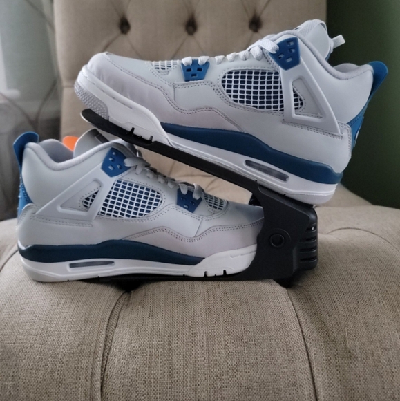 Jordan 4 - Picture 2 of 6